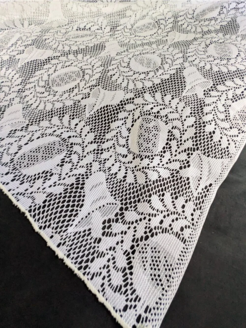 Vintage Pictorial Lace Tablecloth White Christmas Bells Balls Wreaths 65x80